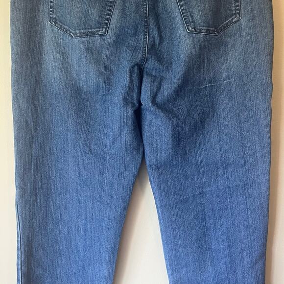 Gloria Vanderbilt Amanda Medium Wash Straight Leg Jean Size 18 - Picture 9 of 12